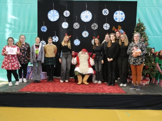 Joulupukki a Béke városrészben - fotó: 