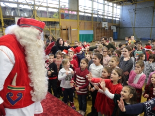 Joulupukki a Béke városrészben - fotó: 