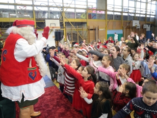 Joulupukki a Béke városrészben - fotó: 