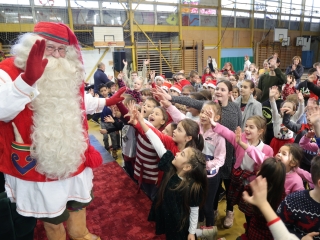 Joulupukki a Béke városrészben - fotó: 