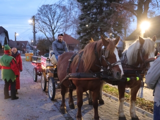 Újtelepre is megérkezett a Mikulás (galéria) - fotó: 