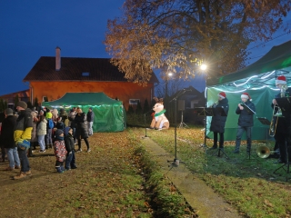 Újtelepre is megérkezett a Mikulás (galéria) - fotó: 