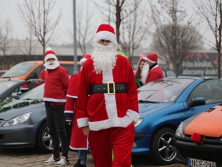 Jótét körök a városban az autós Mikulásokkal (2024) - fotó: 