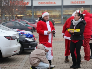Jótét körök a városban az autós Mikulásokkal (2024) - fotó: 