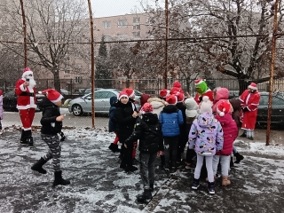 Jótét körök a városban az autós Mikulásokkal (2024) - fotó: 