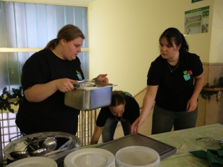 Ünnepi ebéd az idősek otthonában - fotó: 