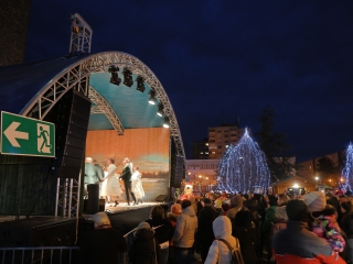 A negyedik adventi láng is lobog a Városháza téren - fotó: 