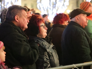 A negyedik adventi láng is lobog a Városháza téren - fotó: 