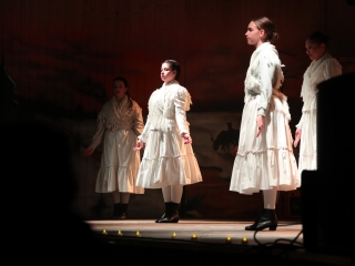 A negyedik adventi láng is lobog a Városháza téren - fotó: 