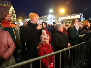 A negyedik adventi láng is lobog a Városháza téren - fotó: 