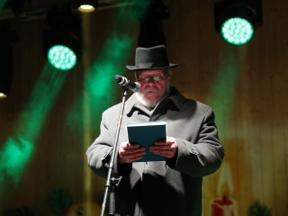 A negyedik adventi láng is lobog a Városháza téren - fotó: 