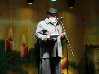 A negyedik adventi láng is lobog a Városháza téren - fotó: 