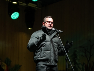 A negyedik adventi láng is lobog a Városháza téren - fotó: 