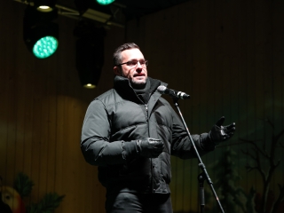 A negyedik adventi láng is lobog a Városháza téren - fotó: 