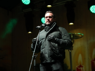 A negyedik adventi láng is lobog a Városháza téren - fotó: 