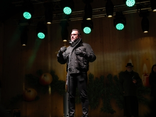 A negyedik adventi láng is lobog a Városháza téren - fotó: 