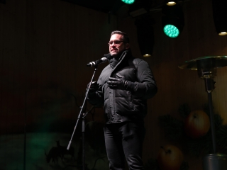 A negyedik adventi láng is lobog a Városháza téren - fotó: 