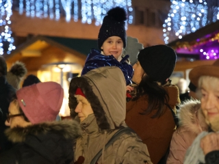 A negyedik adventi láng is lobog a Városháza téren - fotó: 