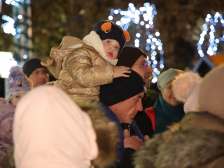 A negyedik adventi láng is lobog a Városháza téren - fotó: 