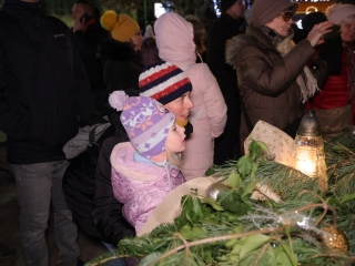 A negyedik adventi láng is lobog a Városháza téren - fotó: 