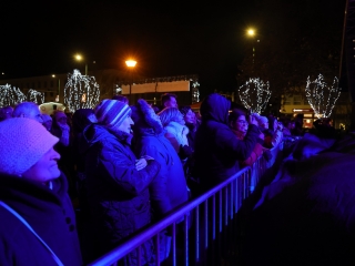 A negyedik adventi láng is lobog a Városháza téren - fotó: 