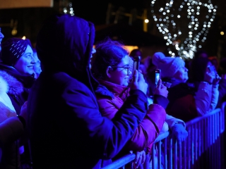 A negyedik adventi láng is lobog a Városháza téren - fotó: 