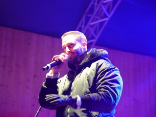 A negyedik adventi láng is lobog a Városháza téren - fotó: 