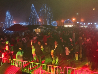 Szilveszteri mulatság a Városháza téren (galéria) - fotó: 