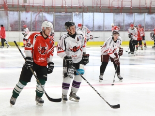 A Dunaújvárosi Acélbikák első jeges edzése - fotó: Ónodi Zoltán