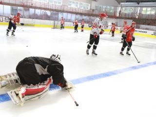 A Dunaújvárosi Acélbikák első jeges edzése - fotó: Ónodi Zoltán