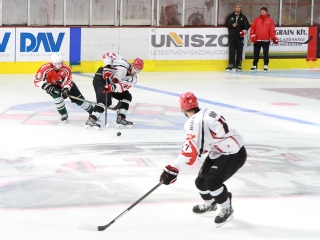 A Dunaújvárosi Acélbikák első jeges edzése - fotó: Ónodi Zoltán