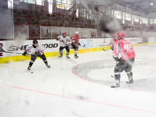 A Dunaújvárosi Acélbikák első jeges edzése - fotó: Ónodi Zoltán