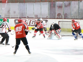 A Dunaújvárosi Acélbikák első jeges edzése - fotó: Ónodi Zoltán