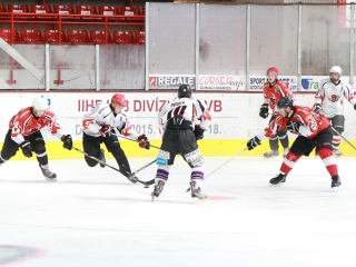 A Dunaújvárosi Acélbikák első jeges edzése - fotó: Ónodi Zoltán