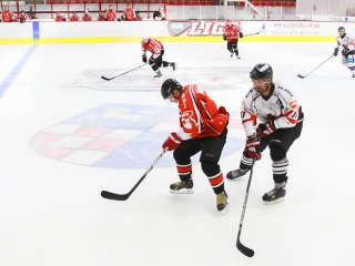 A Dunaújvárosi Acélbikák első jeges edzése - fotó: Ónodi Zoltán