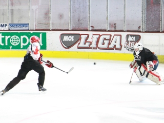 A Dunaújvárosi Acélbikák első jeges edzése - fotó: Ónodi Zoltán