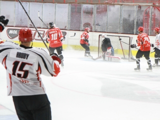 A Dunaújvárosi Acélbikák első jeges edzése - fotó: Ónodi Zoltán