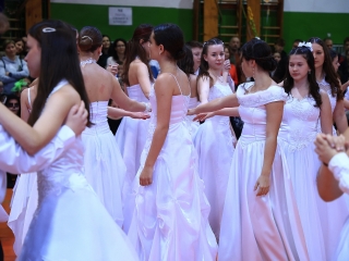 Farsangoltak az alsósok - fotó: 