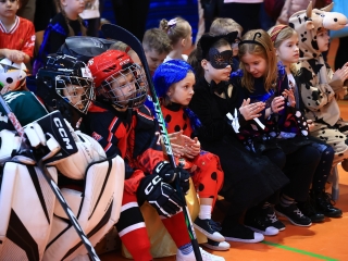 Farsangoltak az alsósok - fotó: 