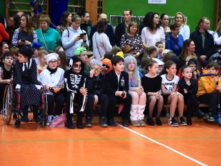 Farsangoltak az alsósok - fotó: 