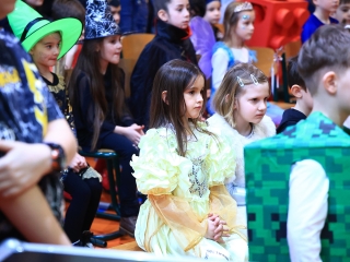 Farsangoltak az alsósok - fotó: 