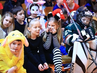 Farsangoltak az alsósok - fotó: 