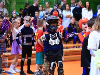 Farsangoltak az alsósok - fotó: 