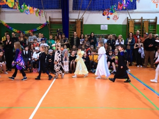 Farsangoltak az alsósok - fotó: 