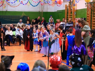 Farsangoltak az alsósok - fotó: 