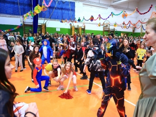 Farsangoltak az alsósok - fotó: 