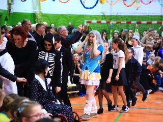 Farsangoltak az alsósok - fotó: 