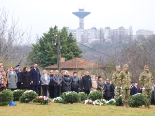 Ünnepi pillanatképek a forradalmi emlékműnél - fotó: 