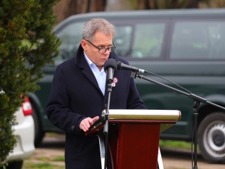 Ünnepi pillanatképek a forradalmi emlékműnél - fotó: 