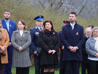 Ünnepi pillanatképek a forradalmi emlékműnél - fotó: 